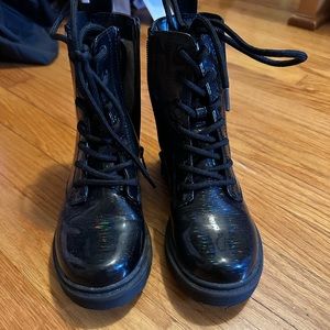 Girls, iridescent patent leather boots